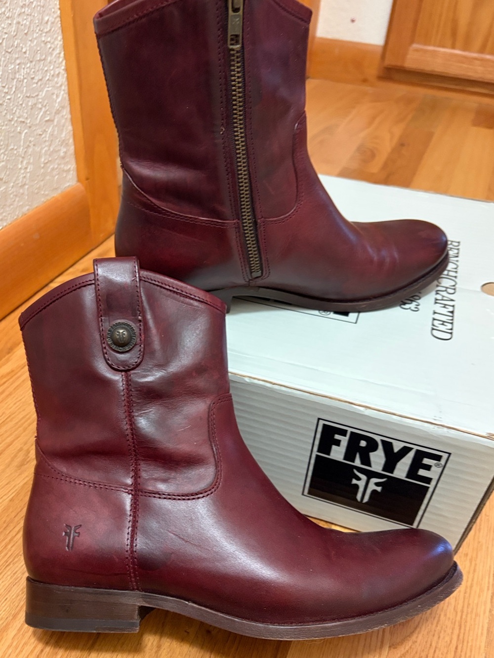 Frye Melissa Button Shortie Burgundy  Leather Ankle Boots Western 8